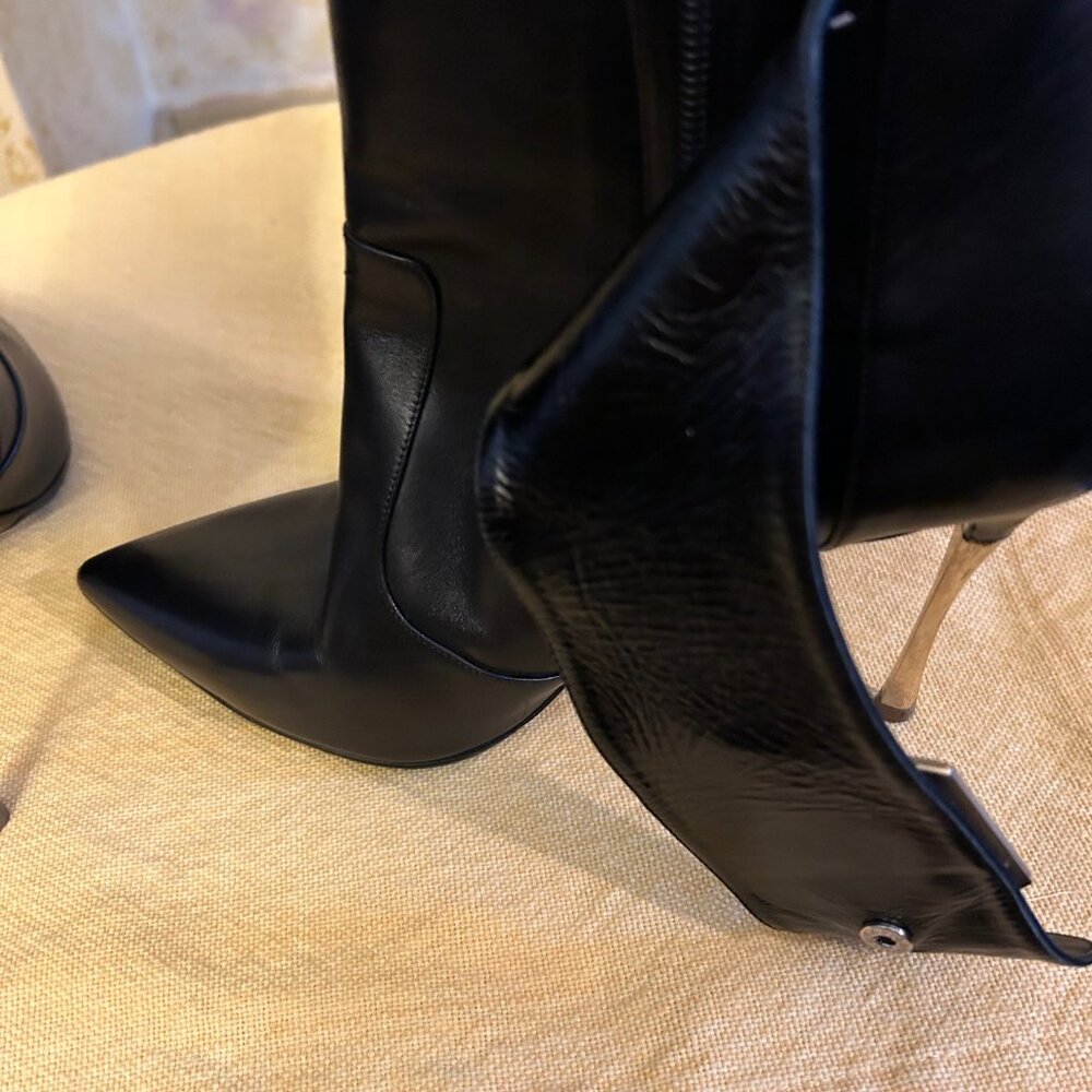 Nicholas Kirkwood Hexagon  Ankle boot in black leather  with a gold tone heel / - Picture 7 of 13